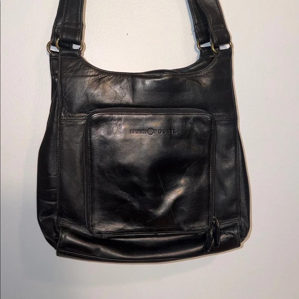 Fossil ladies black shoulder bag. Style 75082.